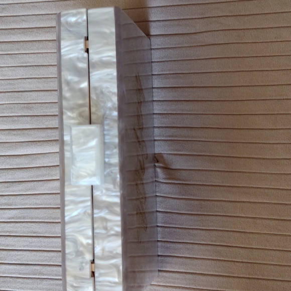 Lucite Wifey purse - Picture 4 of 10